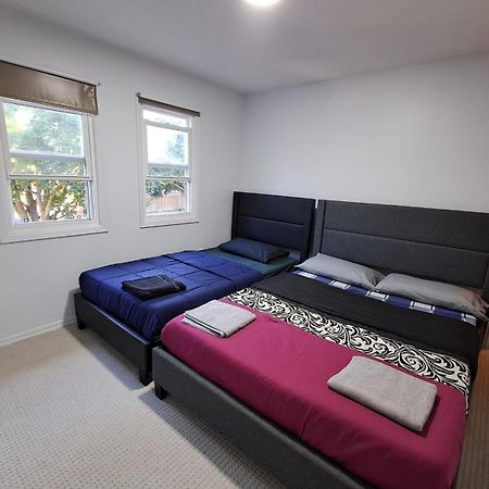 Square One Mississauga Suite- Attached Bathroom, Walking Transit & Plaza ภายนอก รูปภาพ
