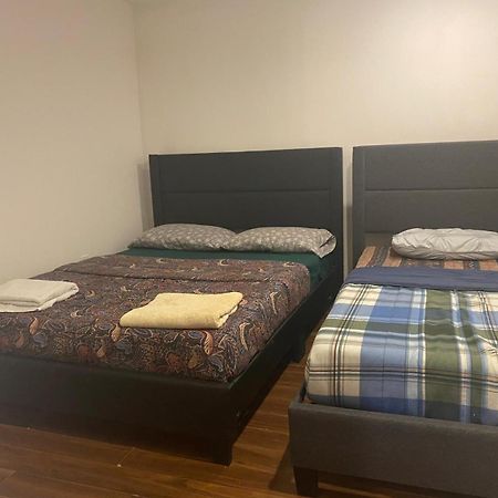 Square One Mississauga Suite- Attached Bathroom, Walking Transit & Plaza ภายนอก รูปภาพ
